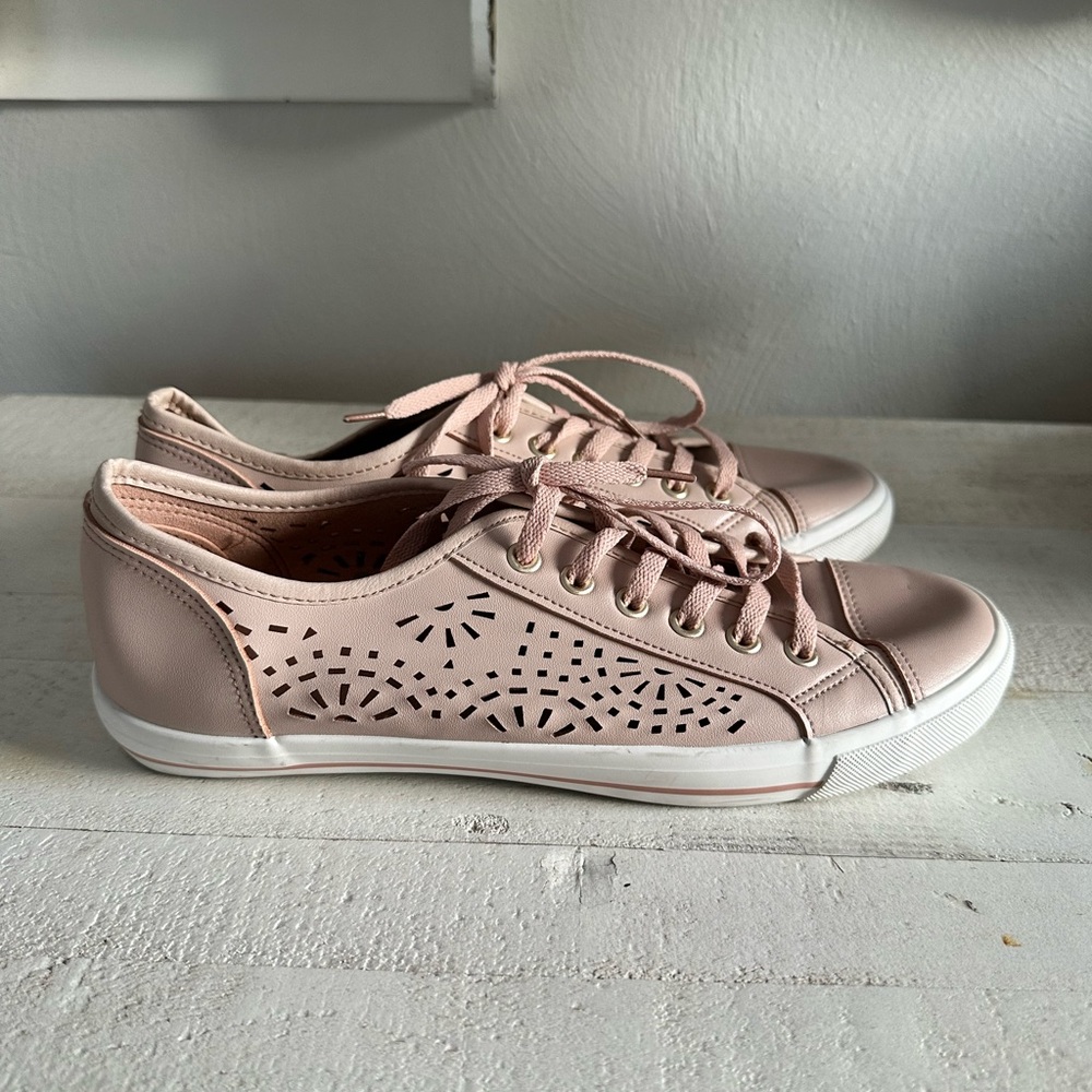Restricted pink eyelet perforated sneakers sz: 9 - Picture 2 of 6